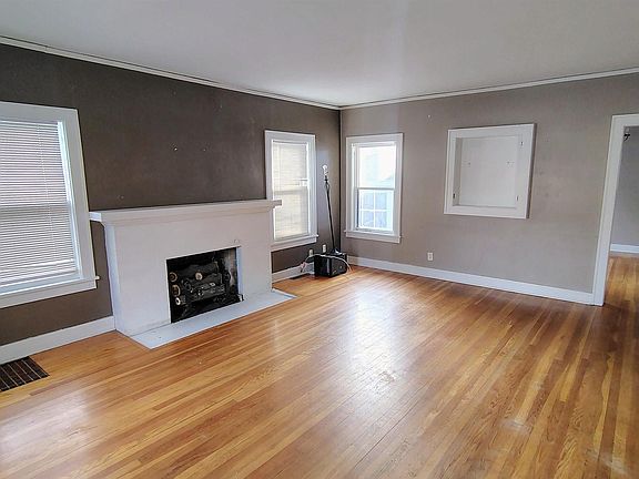 2nd image of 909 State St