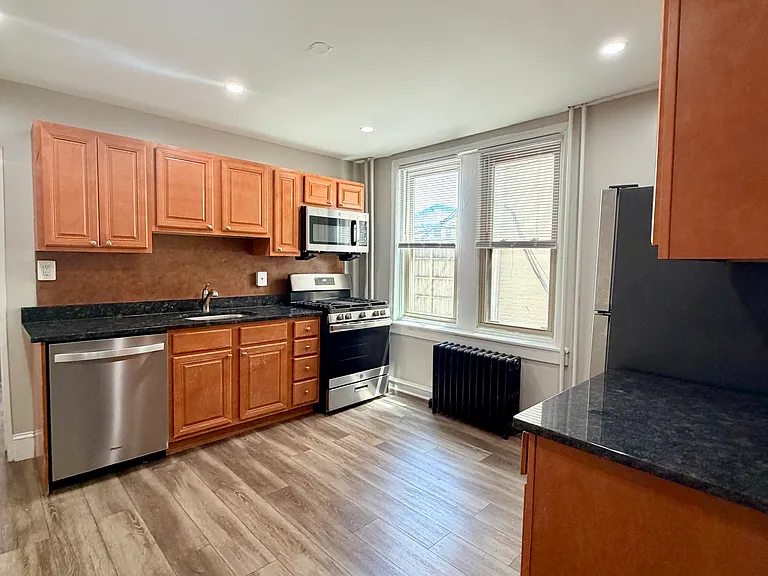 227 S 41st St #H — Photo 12