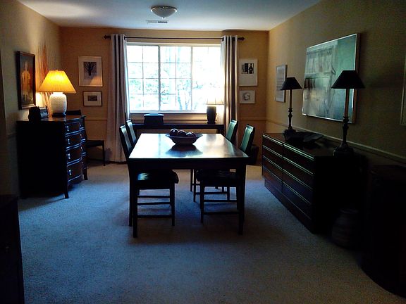 Spacious dining room 