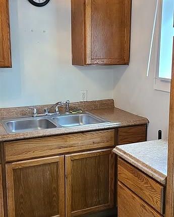 4th image of 7047 1/2 Narcissus St