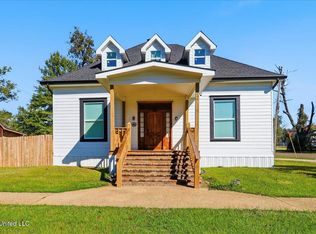 552 E 1st St, Forest, MS 39074