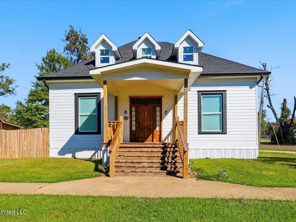 552 E 1st St, Forest, MS 39074