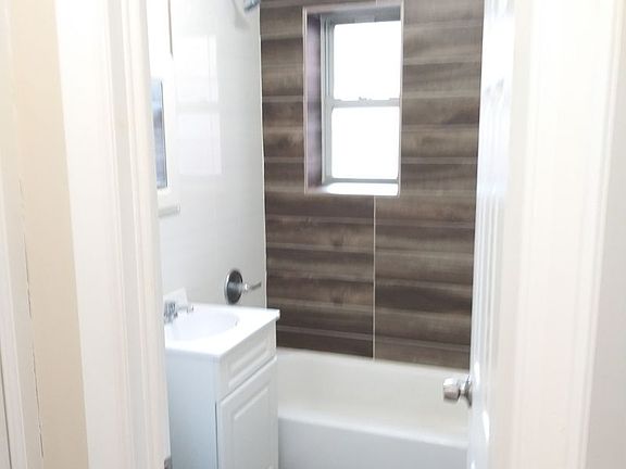 4th image of 9132 195th St APT 3K
