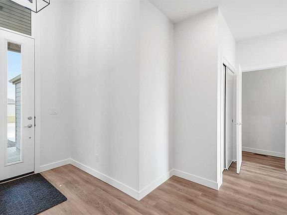 4th image of 10 NE Harbour Way