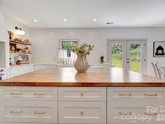 5th image of 14871 Deer Hollow Dr