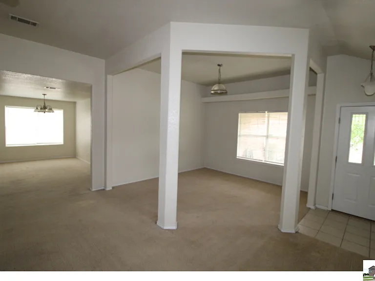 1906 Flagstaff Dr — Photo 3