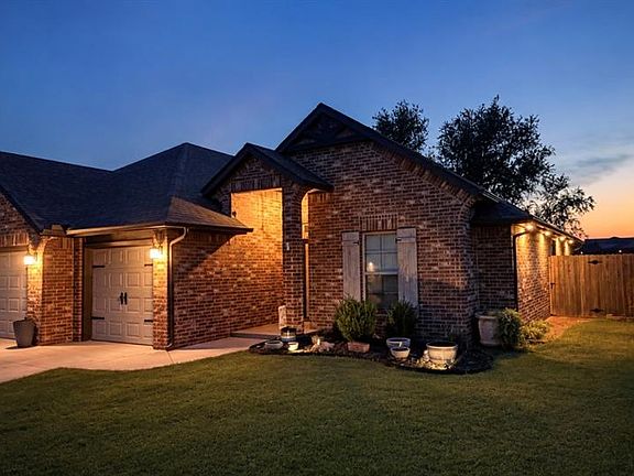 2nd image of 2201 Sycamore Creek Ave