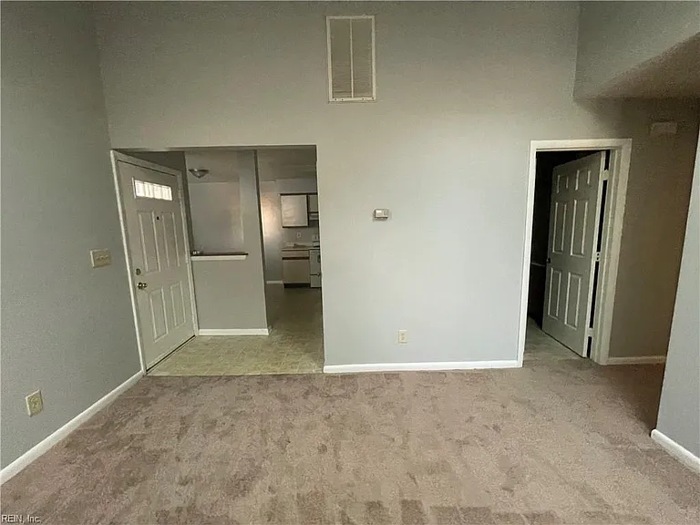 614 Waters Dr — Photo 8