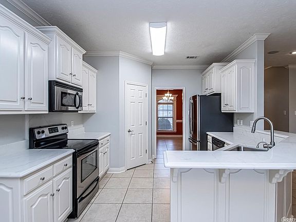 3rd image of 2417 Lakewood Cir