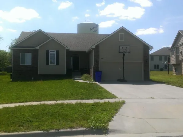 2031 Foxtail Ct, Junction City, KS 66441