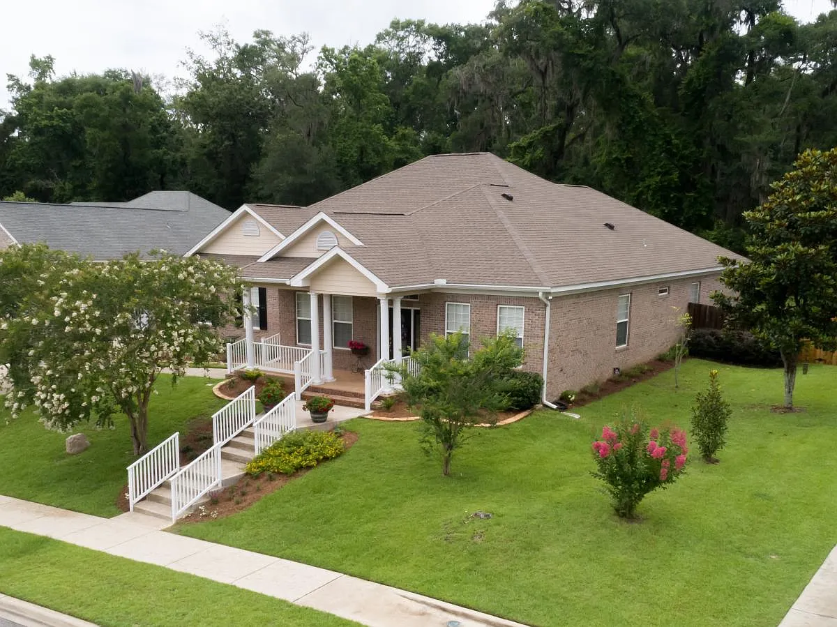 4 bed, 2751 sqft, $2,700 — Photo 2
