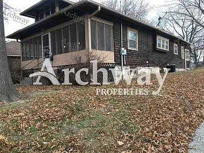 559 S Arlington Ave — Photo 2