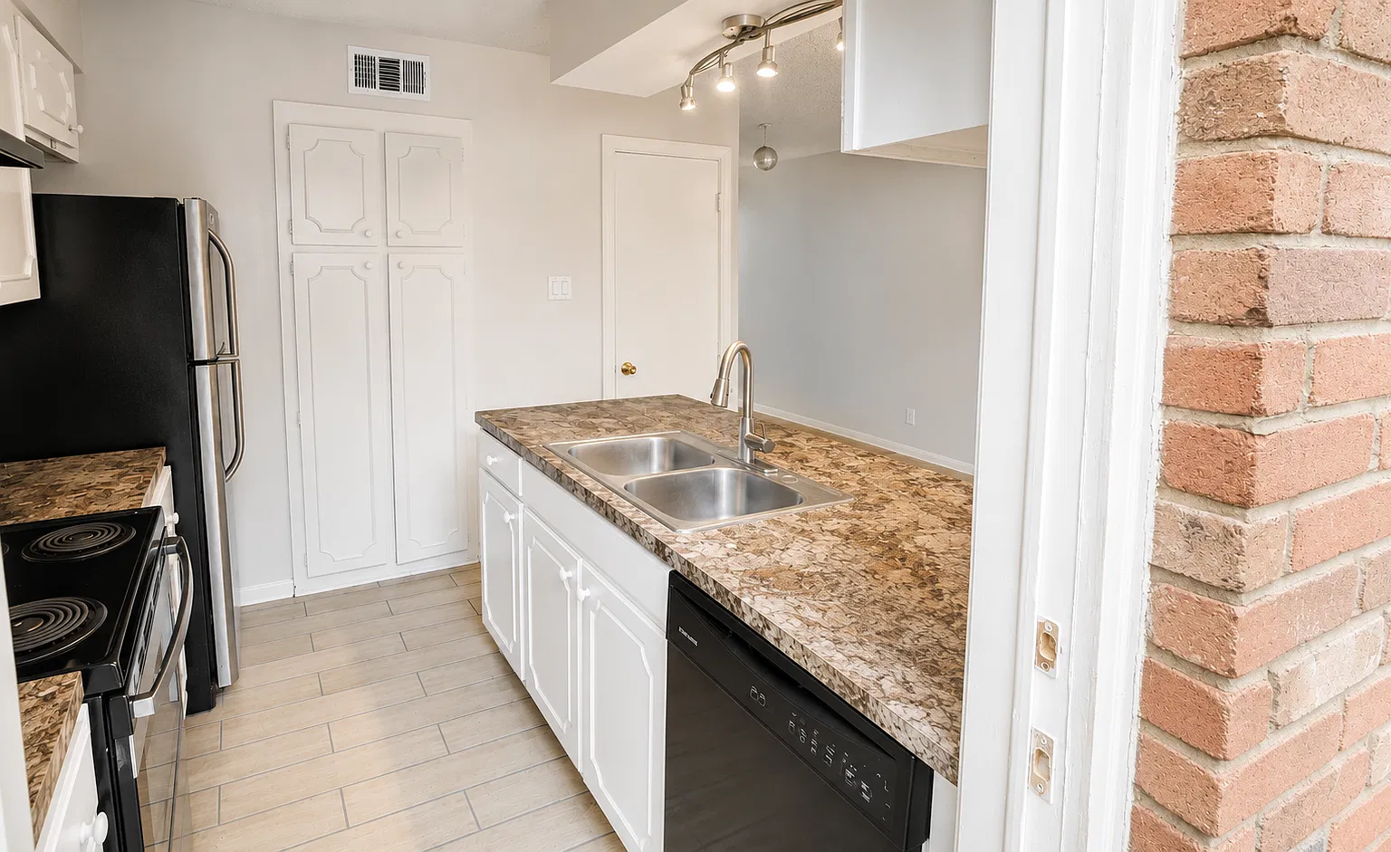 6427 Wurzbach Rd — Photo 3