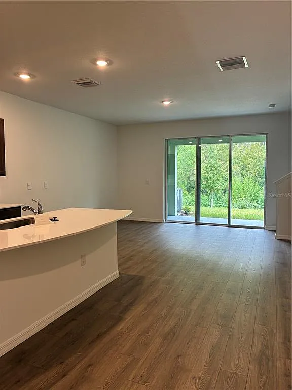 3 bed, 2.5 bath, 1673 sqft, $2,295 — Photo 3