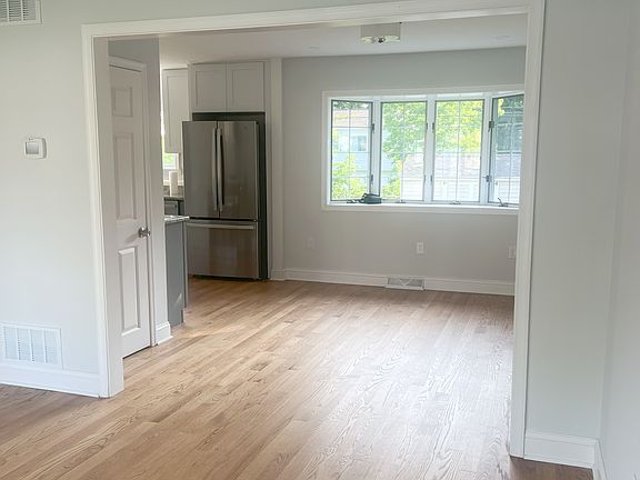 5th image of 102 Milford Ave