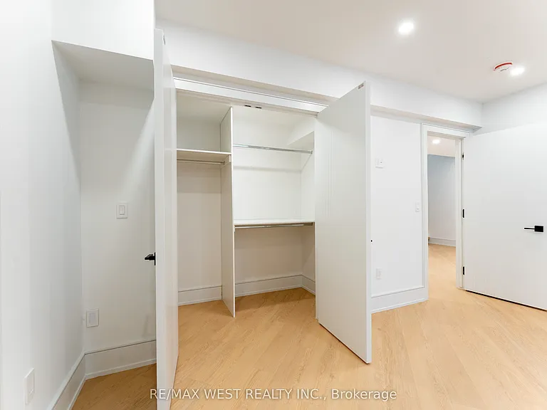 510 Wellington Cres — Photo 27