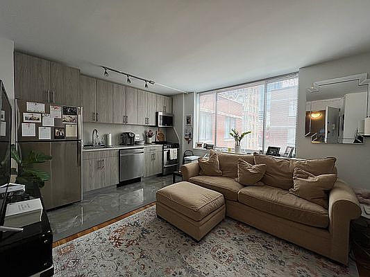 1st image of 121 Reade St #H