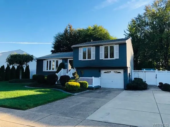 1427 Darlington Dr, Angola, NY 14047
