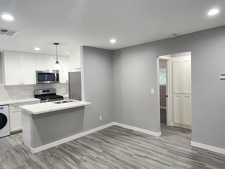 3901 H St #4 — Photo 2