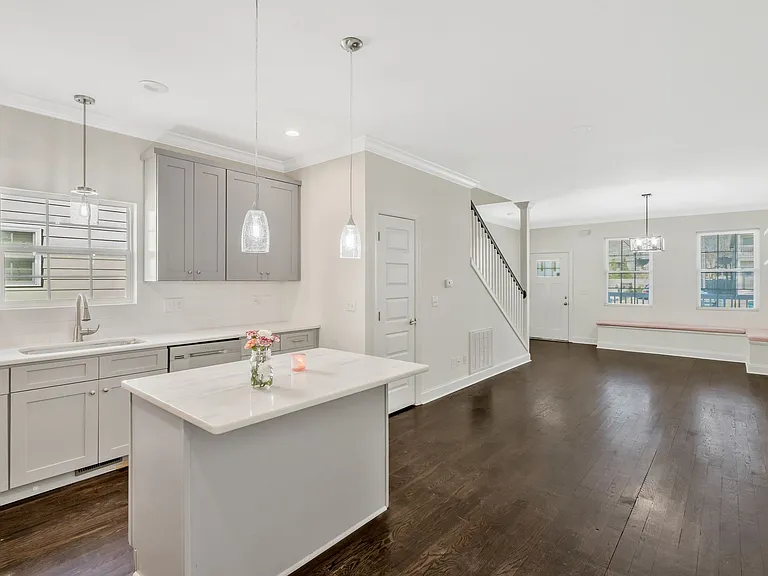 5809B Morrow Rd — Photo 11