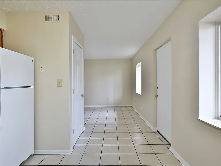 450 E Norwich Ave — Photo 9
