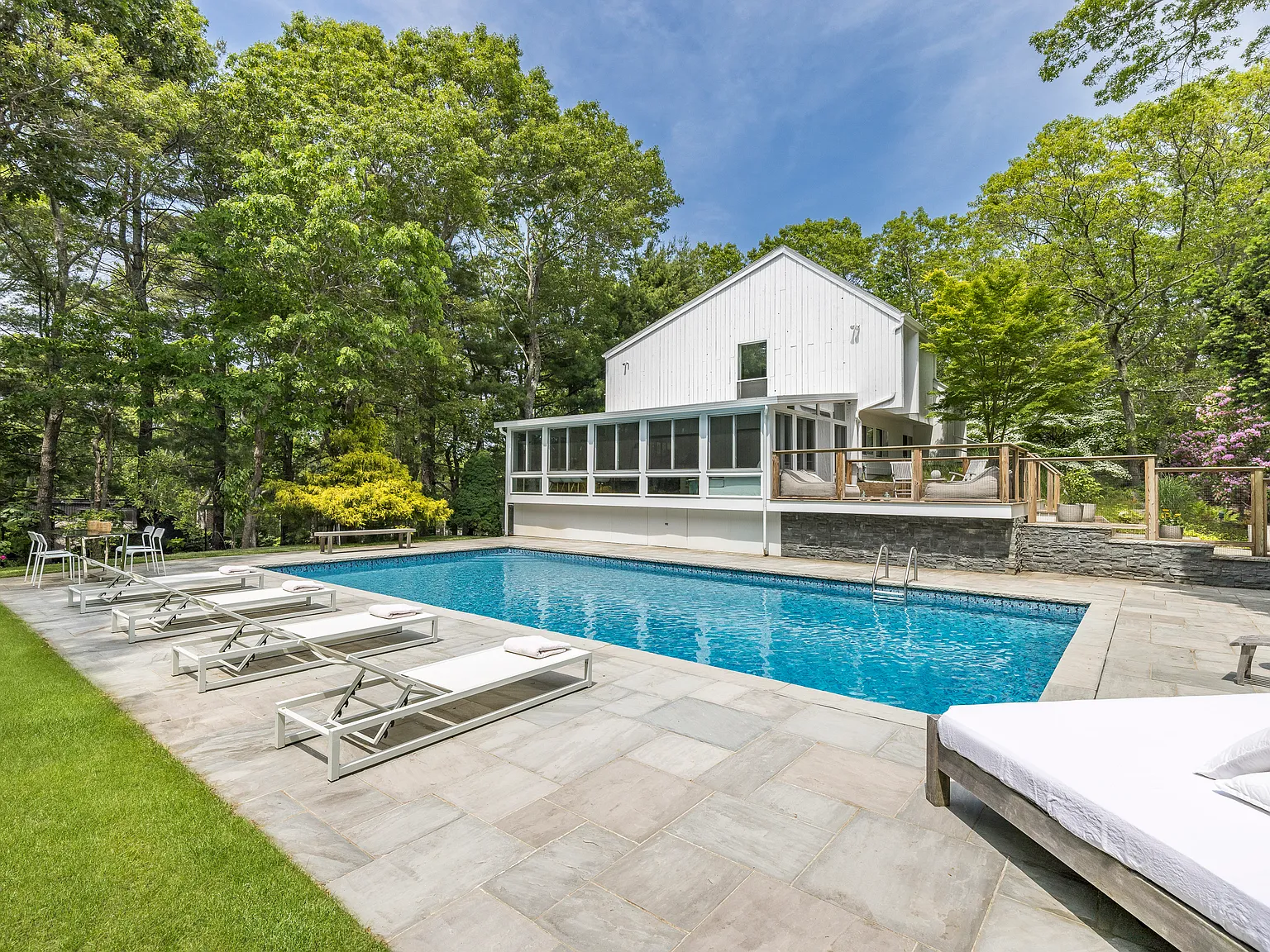 Private East Hampton Enclave With Pool — Photo 2