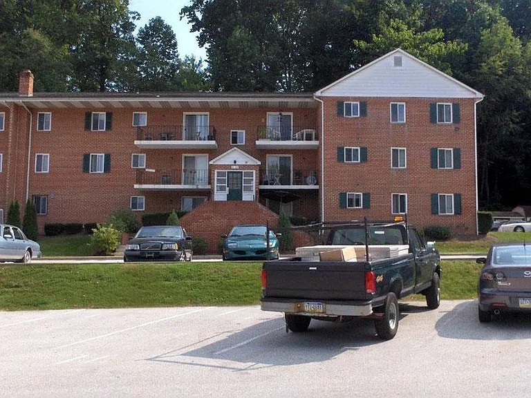 Ridgewood Apartments — Photo 3