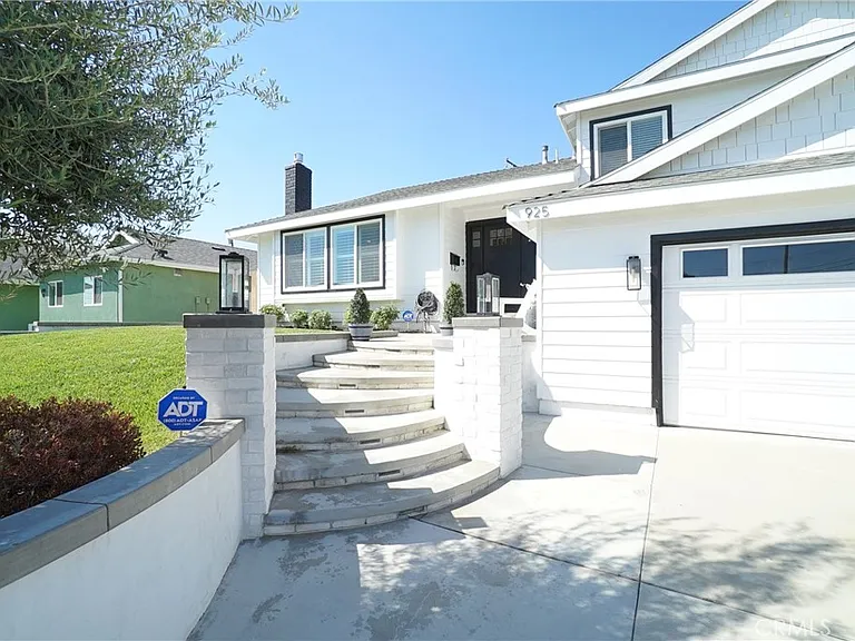 925 Gehrig Ave — Photo 10