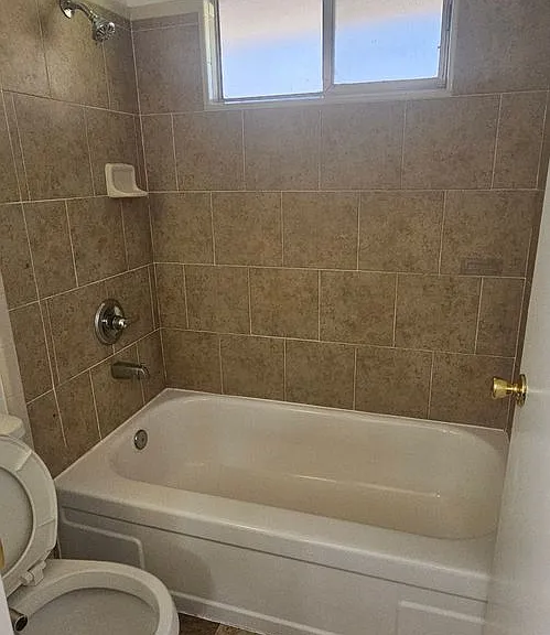 5901 S Land Park Dr — Photo 2