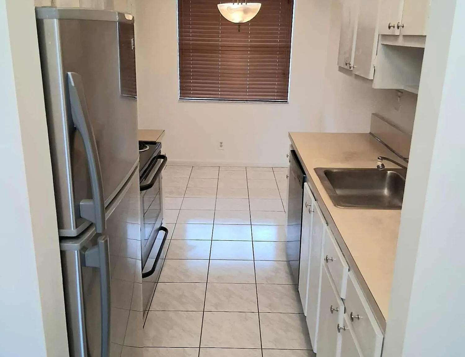 2 bed, 2.0 bath, 1002 sqft, $1,900 — Photo 4