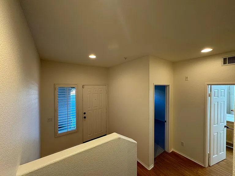 616 E Walnut St — Photo 10