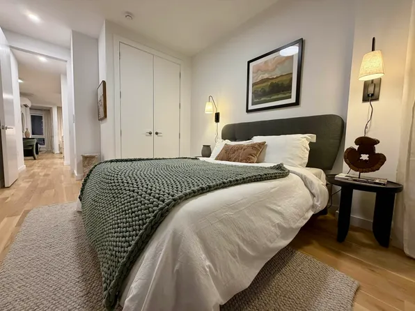 558 Sackett Street image 6 of 20