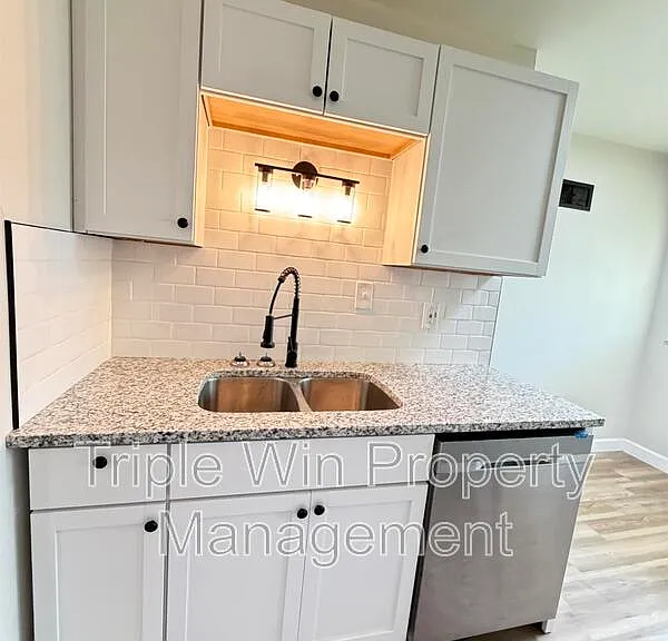 2257 Luxmore Dr — Photo 20