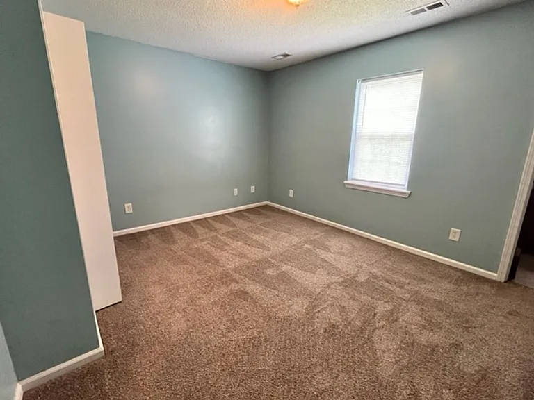 212 Winterberry Ct — Photo 7