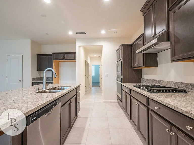 1457 Las Rosas Ave — Photo 11