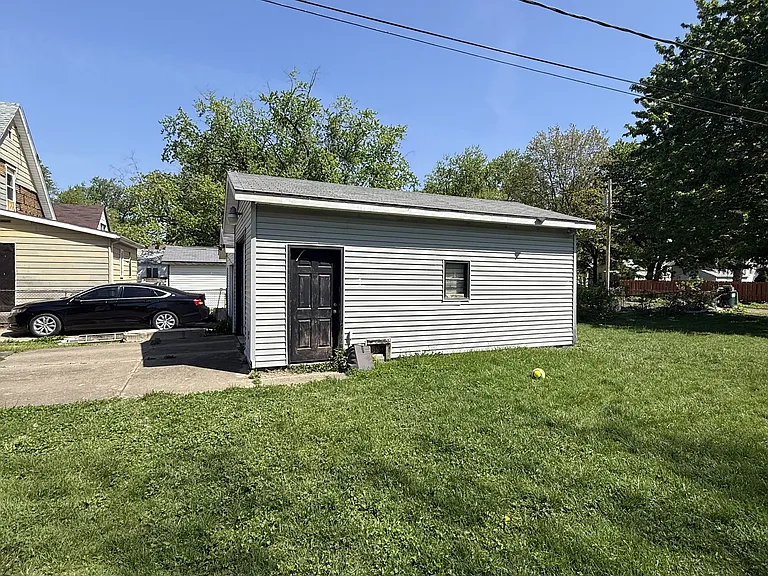 2148 N Church St — Photo 27