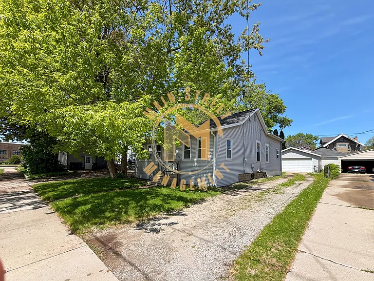 512 School Ave — Photo 1