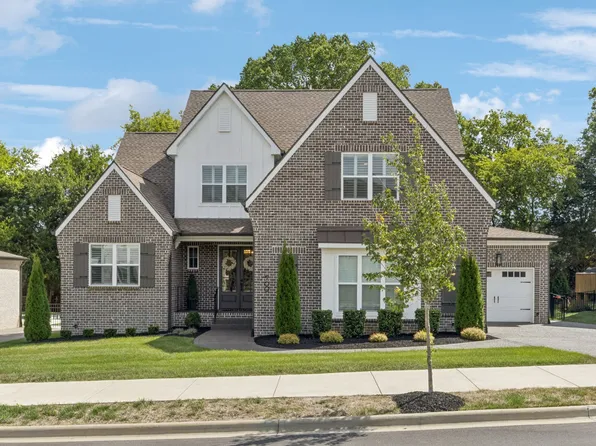 700 Nottingham Ave, Hendersonville, TN 37075