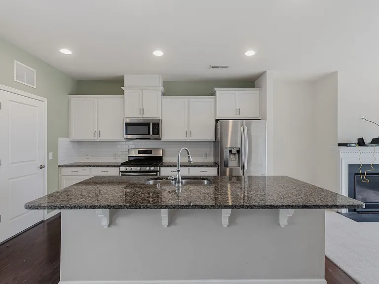 1502 Sharon Rd W — Photo 10