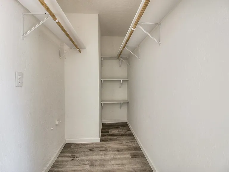 516 Clifton Ave — Photo 16