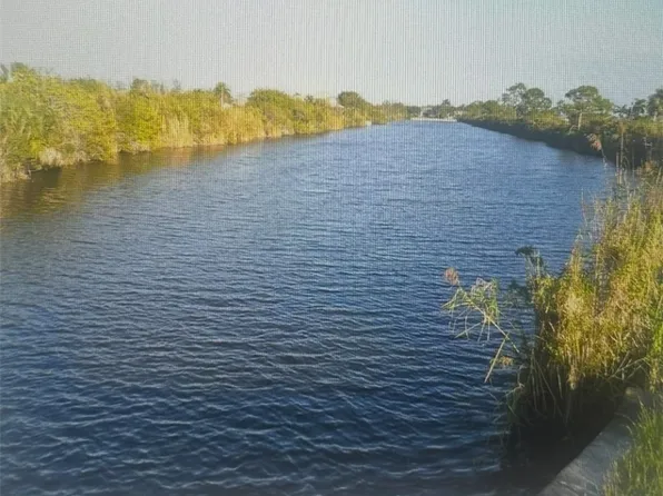 2304 NW 25th Ter, Cape Coral, FL 33993