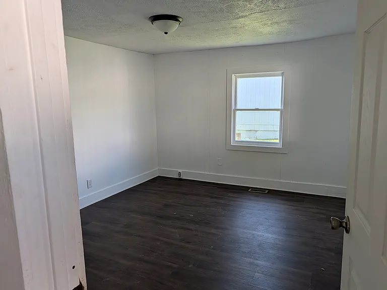 1908 Darnell Dr — Photo 5