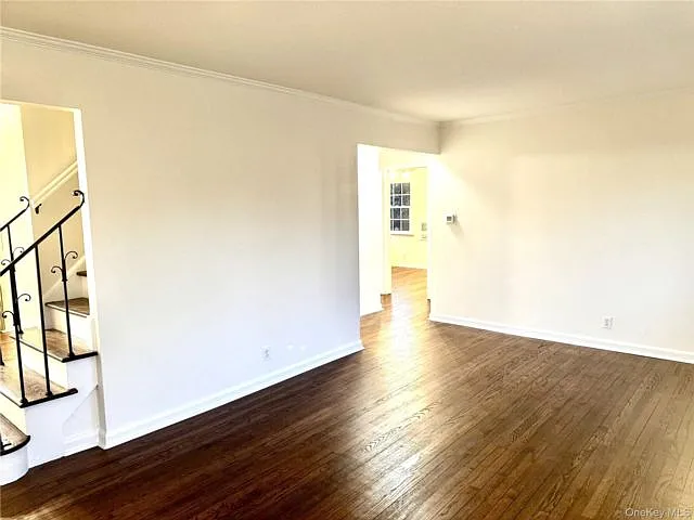 2365 Babylon St — Photo 5