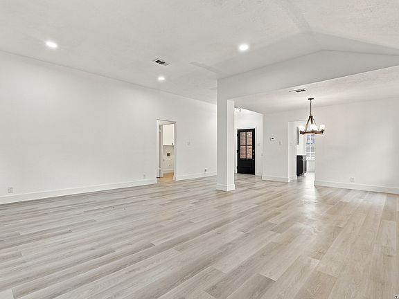 5th image of 13106 FORUM RD