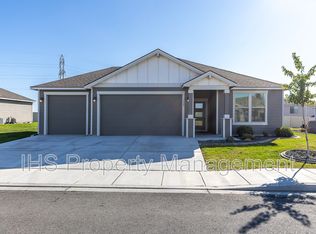 1127 S Blueberry Pl, Kennewick, WA 99338