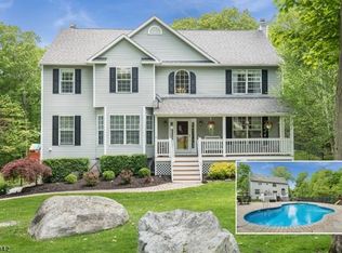 39 Stonehedge Dr, Stockholm, NJ 07460