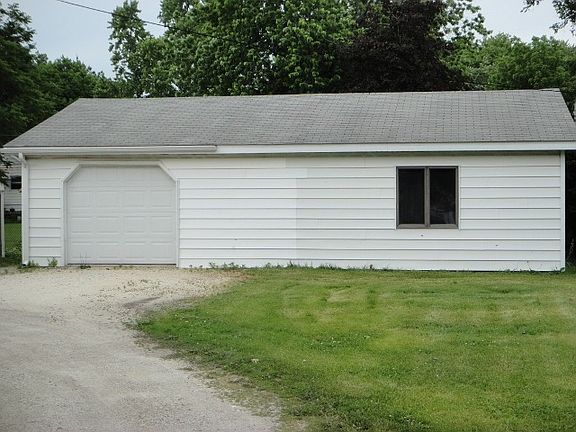 5th image of 232 E Lincoln Ave