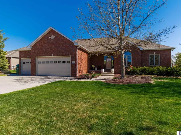 8511 Augusta Dr, Lincoln, NE 68526