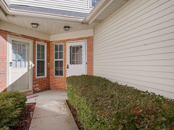 2nd image of 1473 Golfview Dr