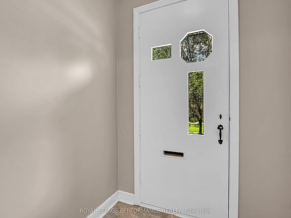 4th image of 166 Winther Ave